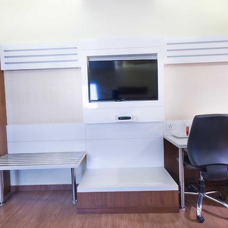 Treebo Ambassador Hotel Ahmedabad Bagian luar foto