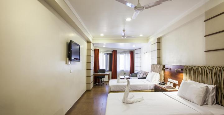 Treebo Ambassador Hotel Ahmedabad Bagian luar foto